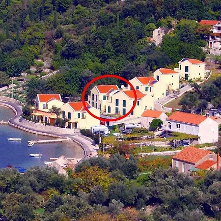 Seaside Holiday House 14503